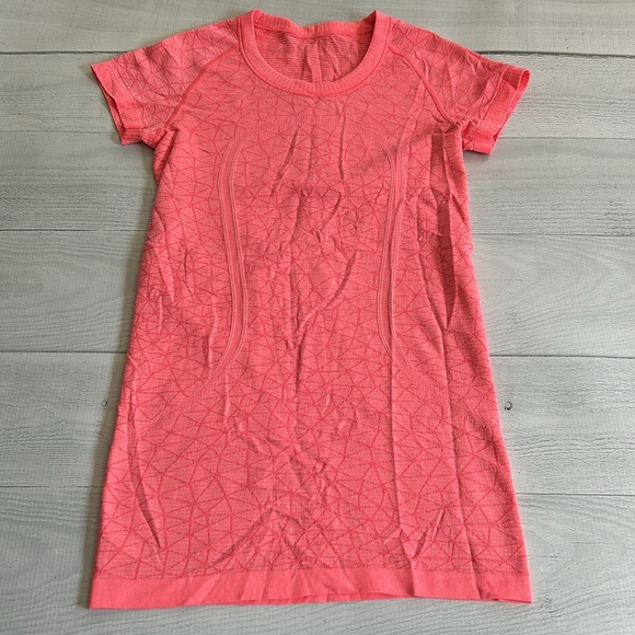 Lululemon Swiftly Tech Short Sleeve Sz 4 - Picture 5 of 10